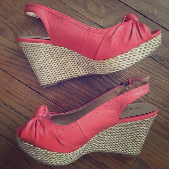 coral pink wedges